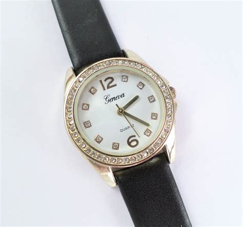 vintage geneva quartz ladies watch.